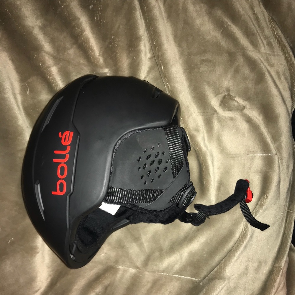 ⛷Bolle Ski Helmet- Used only Twice!!